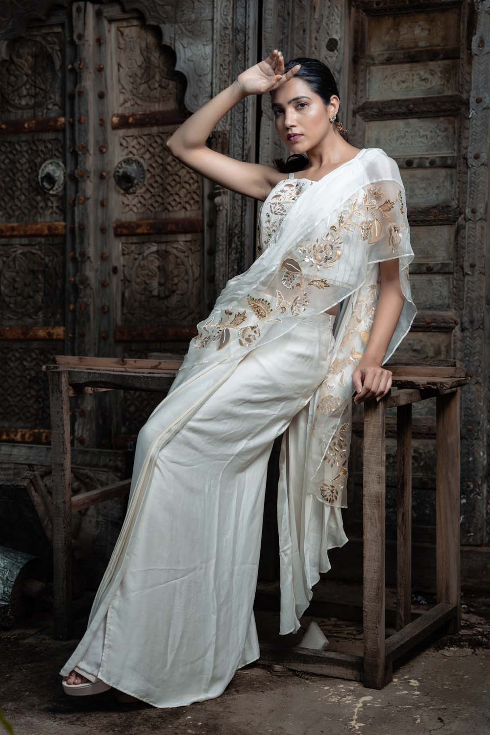 Najakatc- Off White Sleeveless Blouse with  Drapped Saree