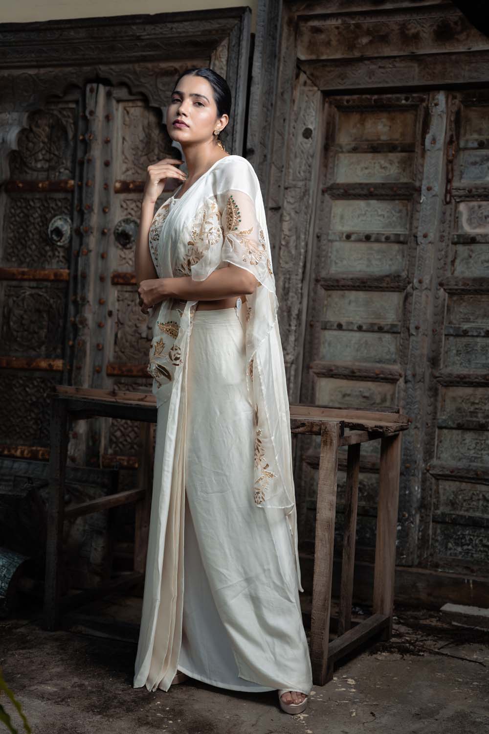 Najakatc- Off White Sleeveless Blouse with  Drapped Saree